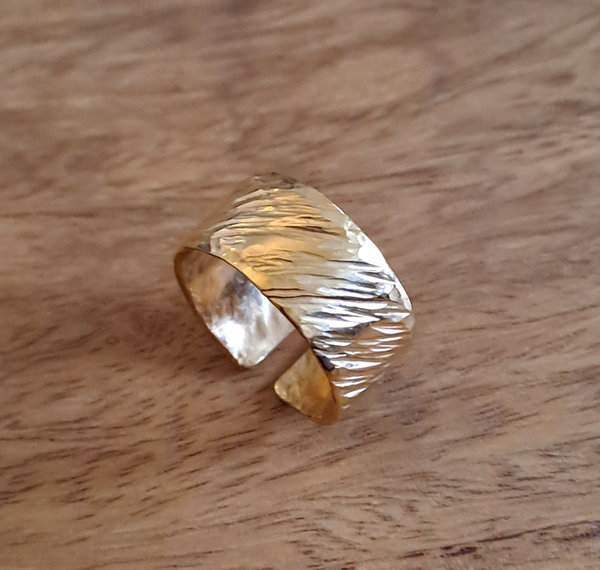 Breiter vergoldeter Ring Gr. 57 handgemachter Bandring offen